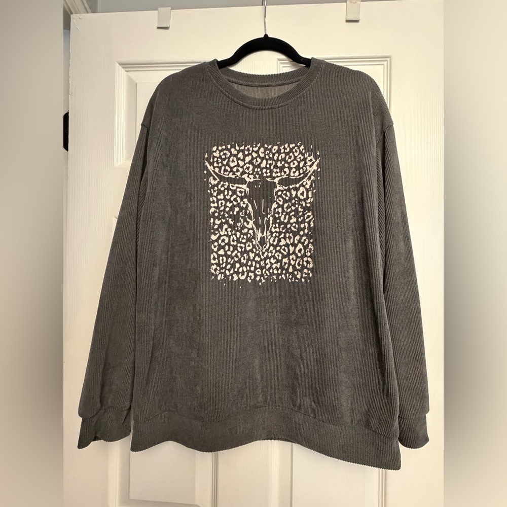 LIKE NEW! Lightweight Grey Corded Crewneck Sweatshirt Leopard Pink Western